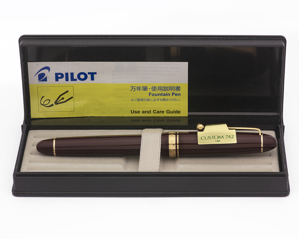 Pilot Namiki Custom 742 Fountain Pen (2014-6) - Deep Red w Gold